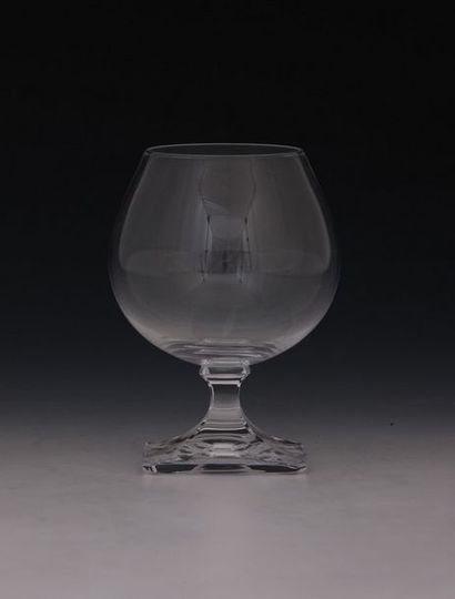 SEVRES - SUITE DE 4 VERRES A COGNAC en cristal...