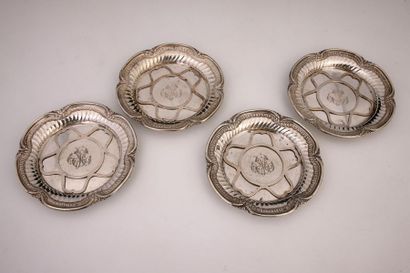 SUITE DE 4 DESSOUS DE CARAFE ET LEUR GRILLE...