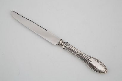 SUITE DE 12 COUTEAUX A FROMAGE montés argent...