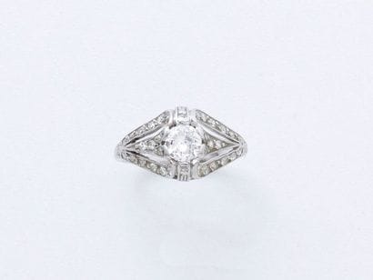 Bague en platine 850 millièmes ornée d'un...