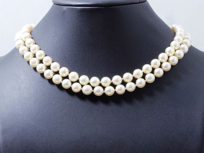 Collier composé de 2 rangs de perles de culture...