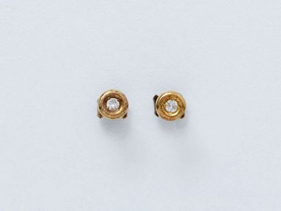 Paire de clous d'oreilles en or 750 millièmes,...