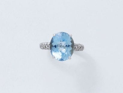 Bague en or 750 millièmes rhodié, ornée d'une...