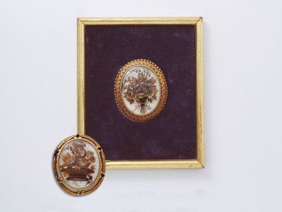 Lot en or 750 millièmes, composé de 2 broches...