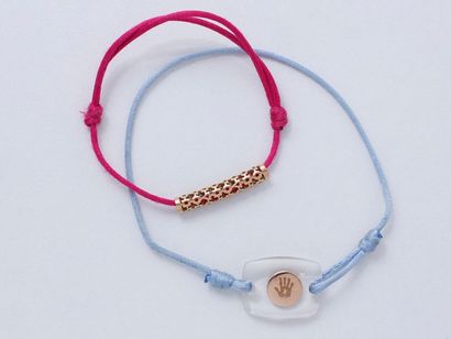 TOURNAIRE

Lot composé de 2 bracelets, ornés...