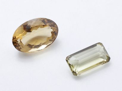 Lot composé de 2 importantes citrines sur...