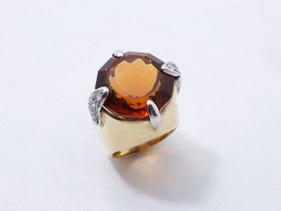 Importante bague en or 750 millièmes, ornée...