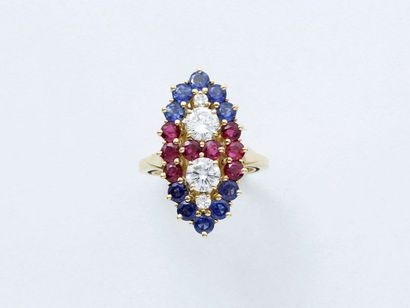 Bague marquise en or 750 millièmes, ornée...