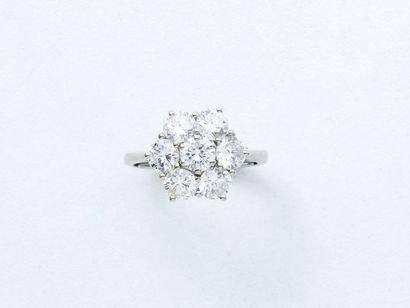 Bague marguerite en or gris 750 millièmes,...