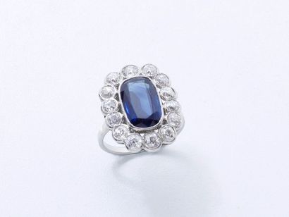 Bague pompadour en or gris 750 millièmes,...