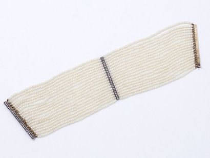 Bracelet manchette composé de 19 rangs de...