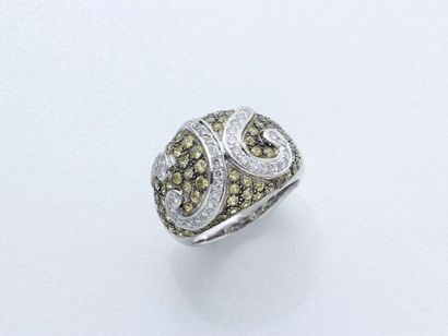 Bague bandeau en or gris 750 millièmes partiellement...