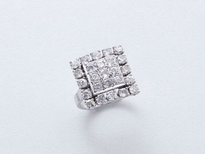 Bague en platine 850 millièmes, composée...