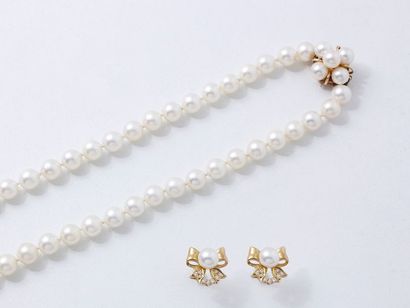 Demi-parure composée d'un collier de perles...