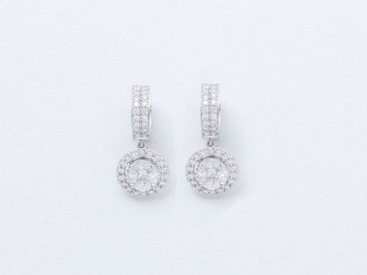 Paire de pendants d'oreilles en or gris 750...