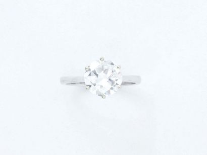 Bague solitaire en or gris 750 millièmes...