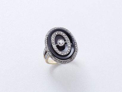 Bague marquise en or 750 et platine 850 millièmes,...