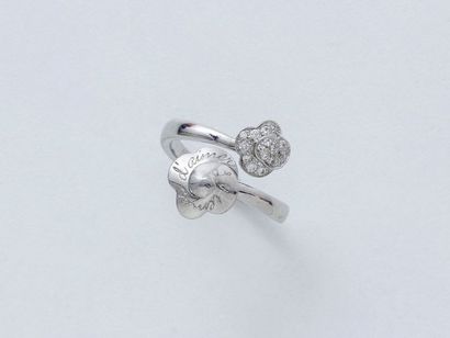 LÉON HATOT

Bague en or gris 750 millièmes,...