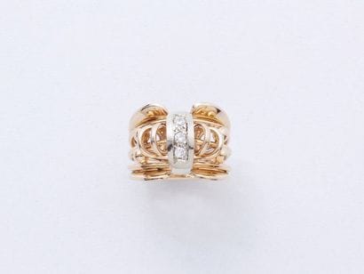 Bague chevalière en or 750 millièmes centrée...