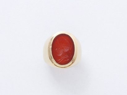 Bague chevalière en or 750 millièmes décorée...
