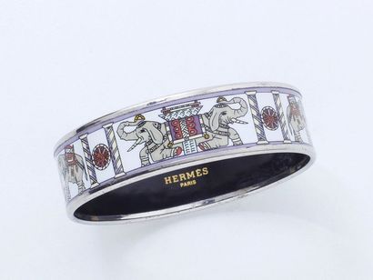 HERMÈS Paris

Bracelet jonc en métal argenté...