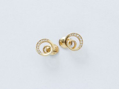 Paire de boucles d'oreilles en or 750 millièmes,...