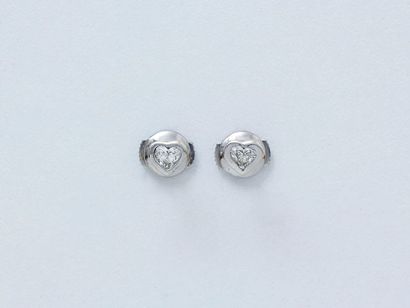 Paire de clous d'oreilles en or 750 millièmes...