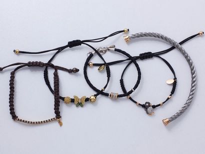 Lot composé de 4 bracelets en or 750 millièmes...