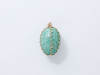 Pendentif stylisant un œuf en amazonite,...