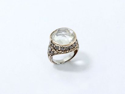 Bague en or 585 millièmes, ornée d'une belle...