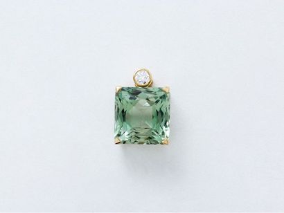 Pendentif en or 750 millièmes, orné d'un...