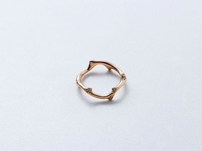 DIOR ''BOIS DE ROSE''

Bague en or 750 millièmes,...