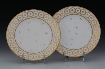 SÈVRES, MANUFACTURE IMPÉRIALE - PAIRE D'ASSIETTES...