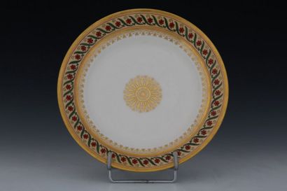SÈVRES - ASSIETTE PLATE

Epoque Louis XVIII

Porcelaine...