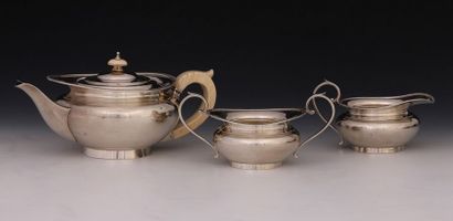 SERVICE A THE 3 PIECES en argent 

Angleterre...