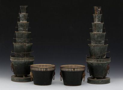 PAIRE DE BOUQUETIÈRES ET PAIRE DE CACHE-POTS...
