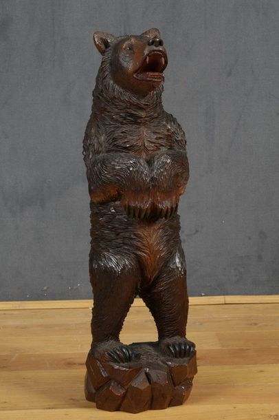 STATUE D'OURS

FORET NOIRE XIXème Siècle

Bois...