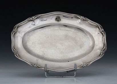 PETIT PLAT OVALE MOUVEMENTÉ en argent 950...