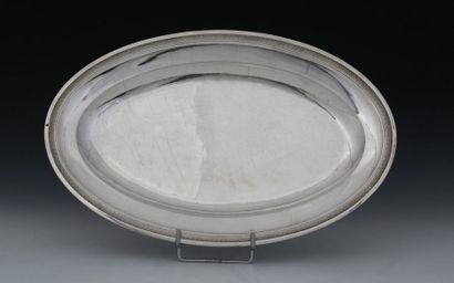 PLAT OVALE en argent Minerve 950 Millièmes

Décor...