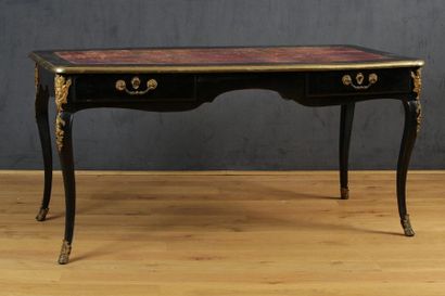 BUREAU PLAT

Composé d'éléments du XVIIIème...