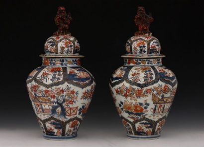 PAIRE DE POTICHES 

JAPON XIXème siècle

Porcelaine...