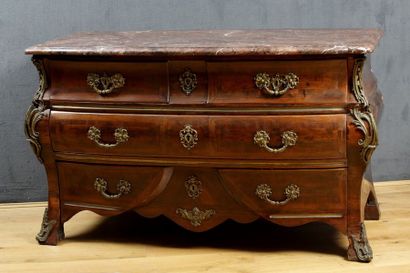 COMMODE TOMBEAU 

Epoque Régence 

Placage...