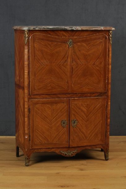 SECRÉTAIRE 

Epoque Louis XV

Placage de...