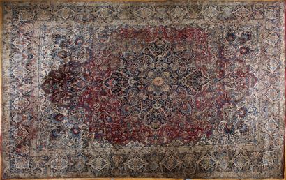 GRAND TAPIS IRANIEN

Laine nouée

Décor de...