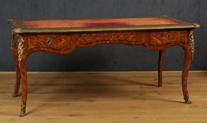 GRAND BUREAU PLAT 

Style Louis XV - Epoque...