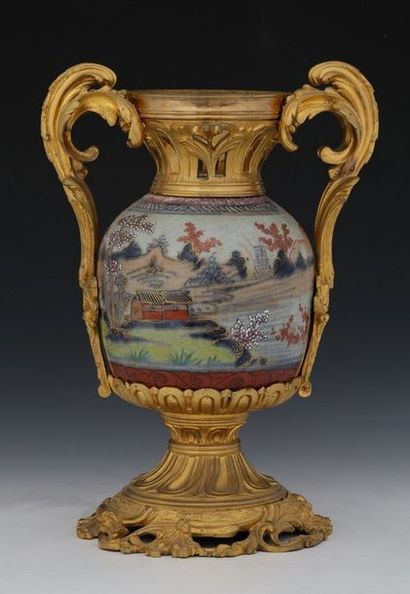 CORPS DE CASSOLETTE 

Epoque Napoléon III

Porcelaine...