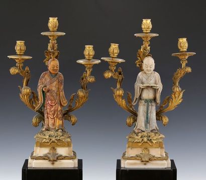 PAIRE DE CANDÉLABRES À TROIS LUMIÈRES 

Epoque...