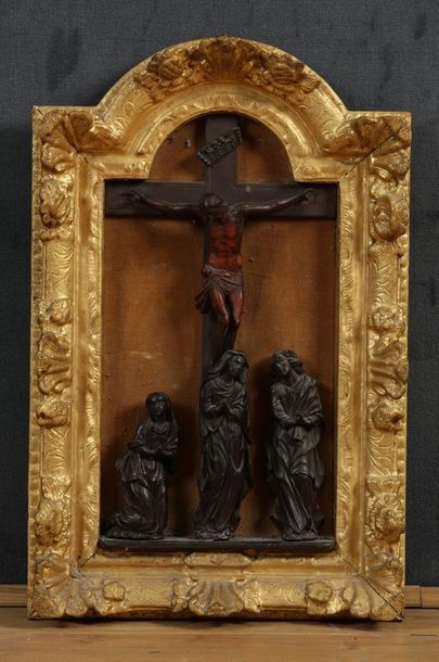 CRUCIFIXION accompagnée de la Vierge, de...