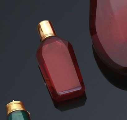 FLACON A PARFUM en verre translucide rouge,...