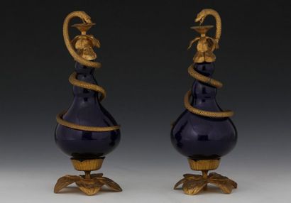 PAIRE DE FLACONS

Style Louis XVI - Epoque...